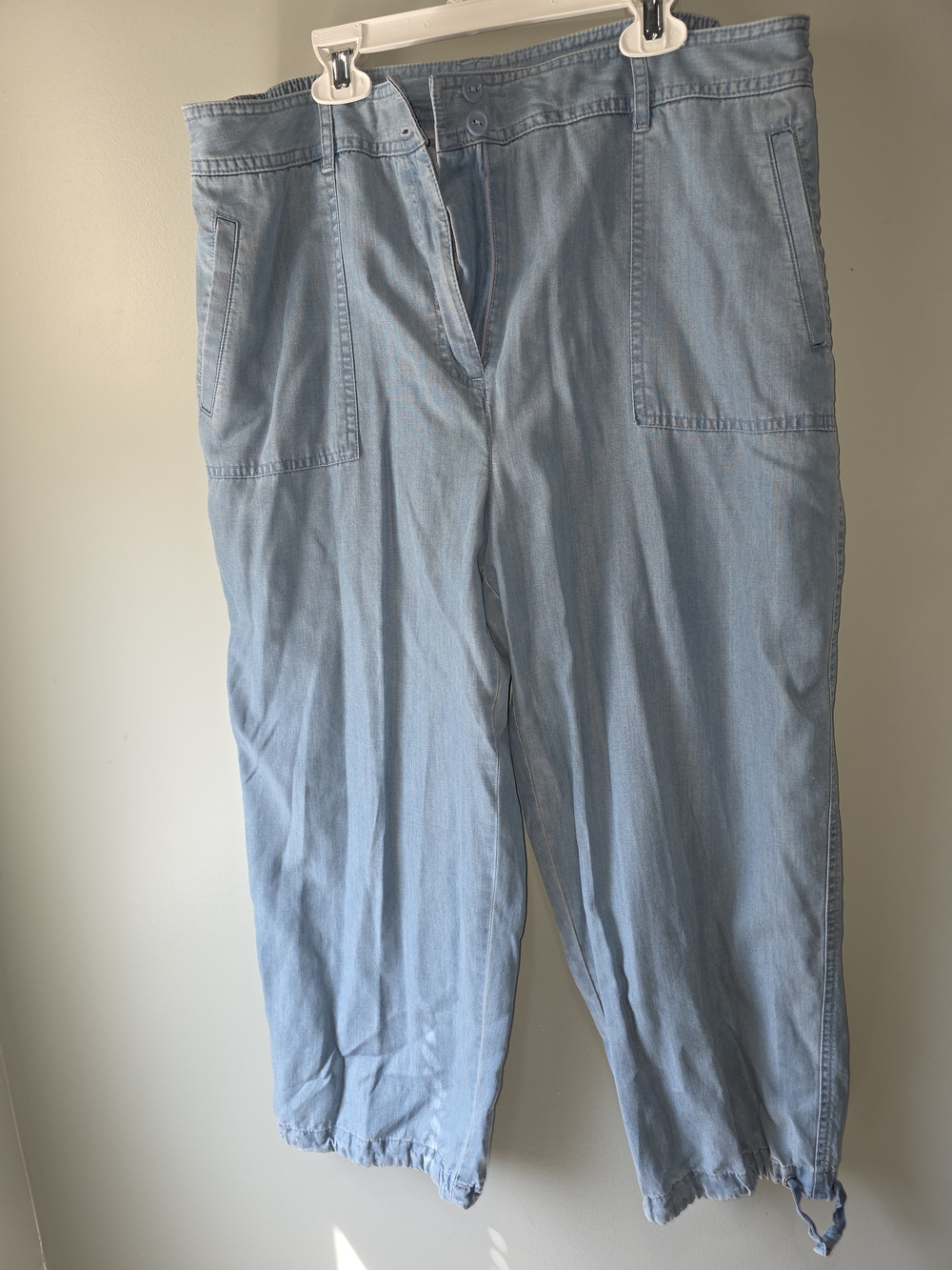 NWT JM Collection Womens Capri Jeans Petite 12 Clearwater Blue Denim Pant Casual